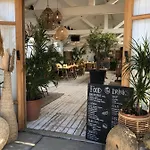 Aquarius Πανσιόν