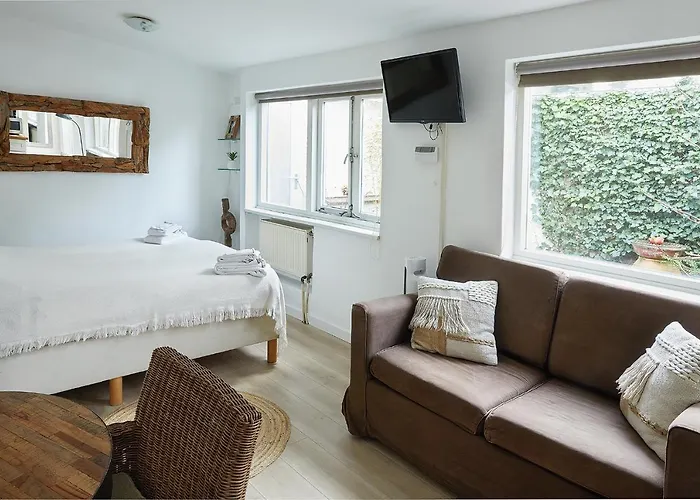 招待所 Aquarius 4*